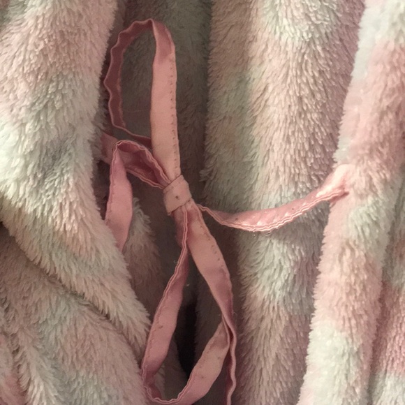 Fluffy Robe - Picture 5 of 6